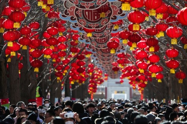Crowds at Temple Fairs in Beijing Crowds at Temple Fairs in Beijing