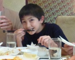 Kid eating with chopsticks Kids can learn quickly how to eat with chopsticks