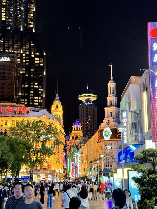 Shanghai Nanjing East Road at night