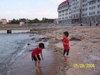 China with Kids: Beidahe Beach