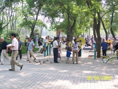 China with Kids: Yuyuantan Park Exercises